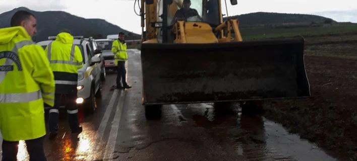 Αποκομμένη η Βόρεια Εύβοια: Εκλεισε και ο δρόμος Χαλκίδας-Αιδηψού